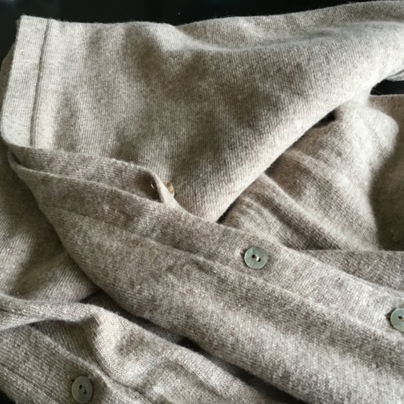 Cashmere shrug or scarf.. large and in charge!! Soft, soft.. - Picture 3 of 5